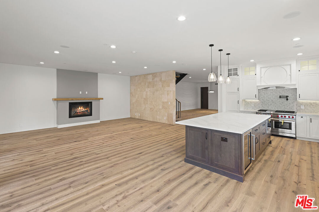 3373 Coldwater Canyon Ave