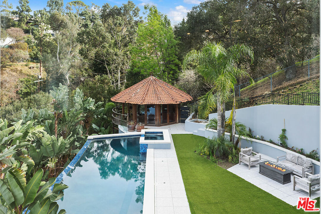 3373 Coldwater Canyon Ave
