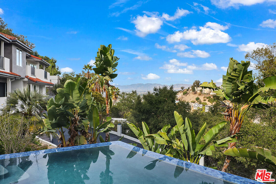 3373 Coldwater Canyon Ave