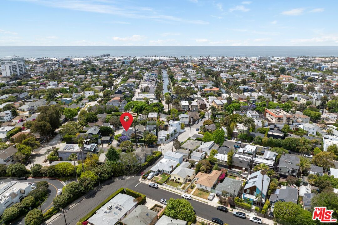 2615 Beach Ave