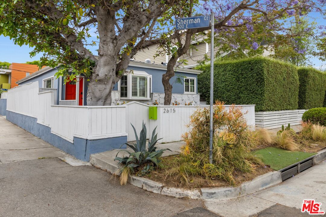 2615 Beach Ave