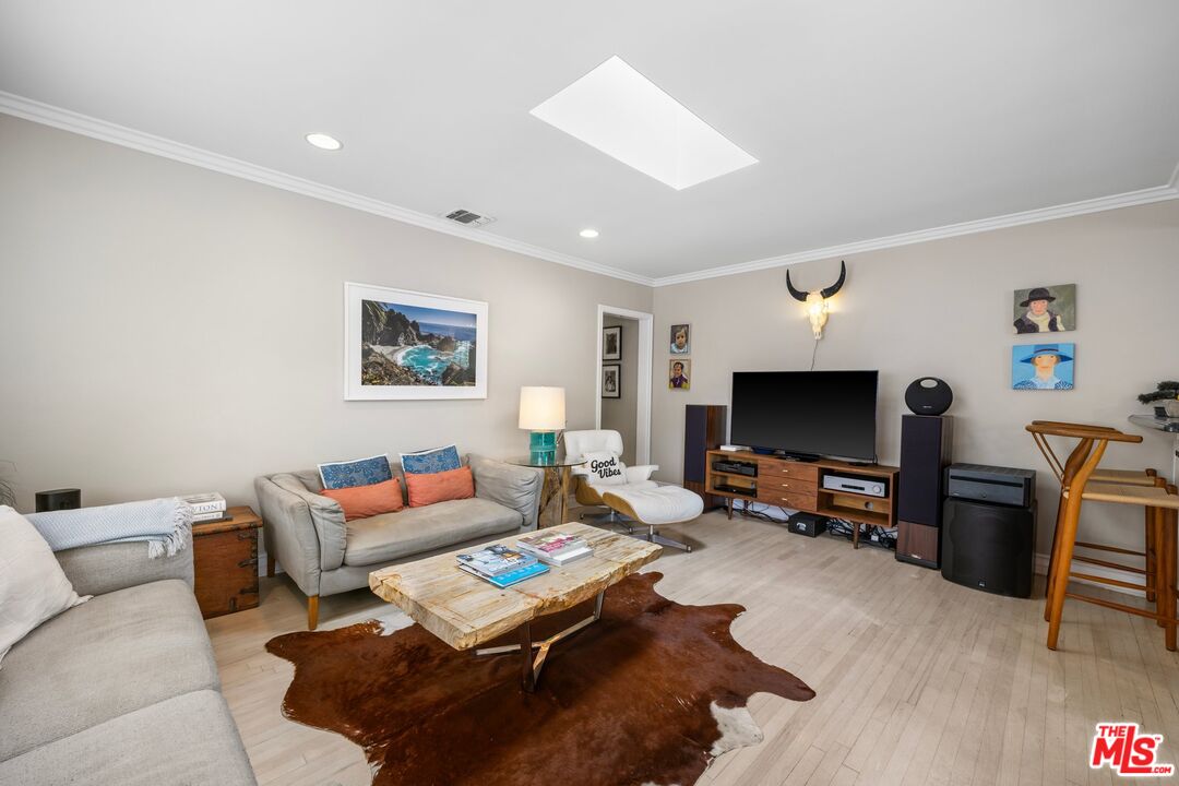 2615 Beach Ave