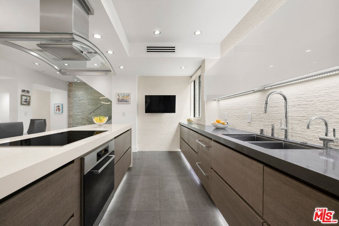 9305 Burton Way Unit: A