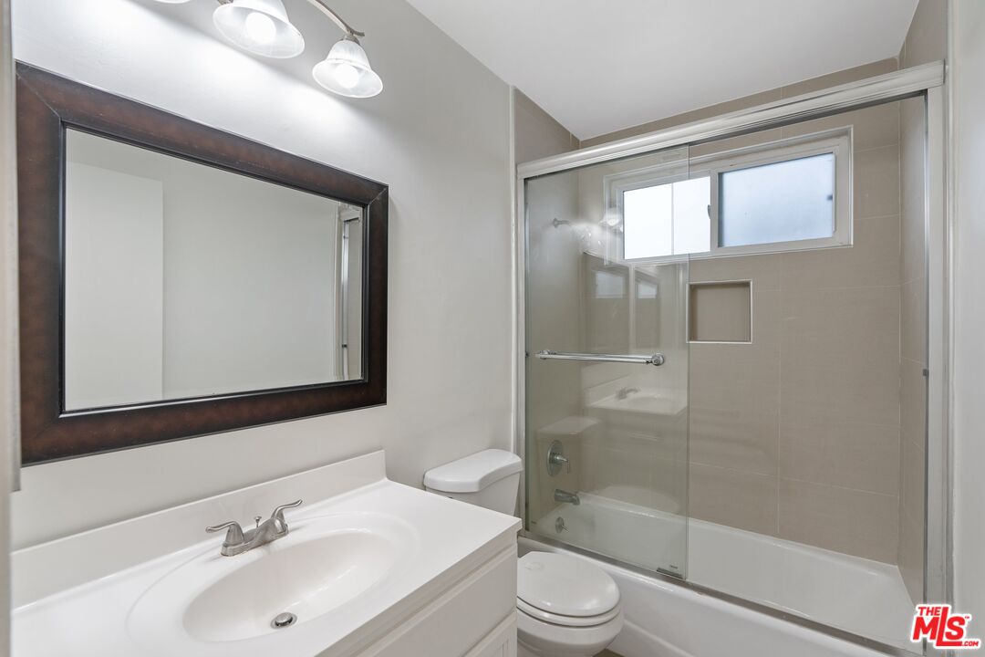 1301 S Saltair Ave Unit: 2