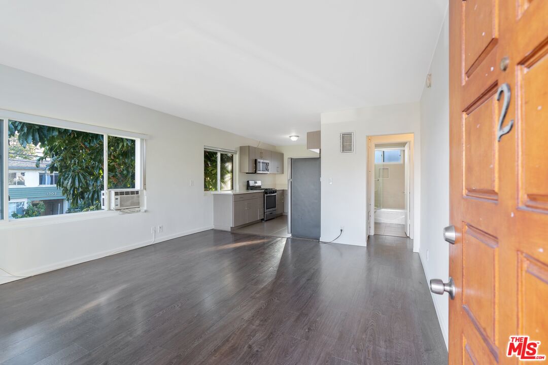 1301 S Saltair Ave Unit: 2