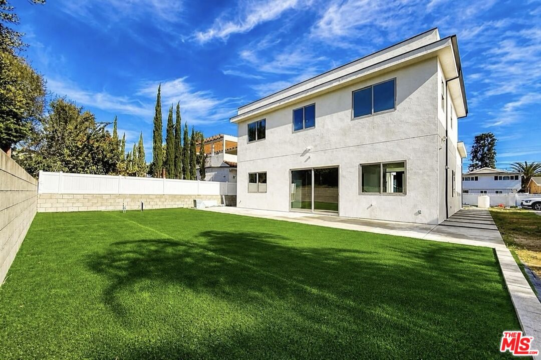6723 Sunnyslope Ave