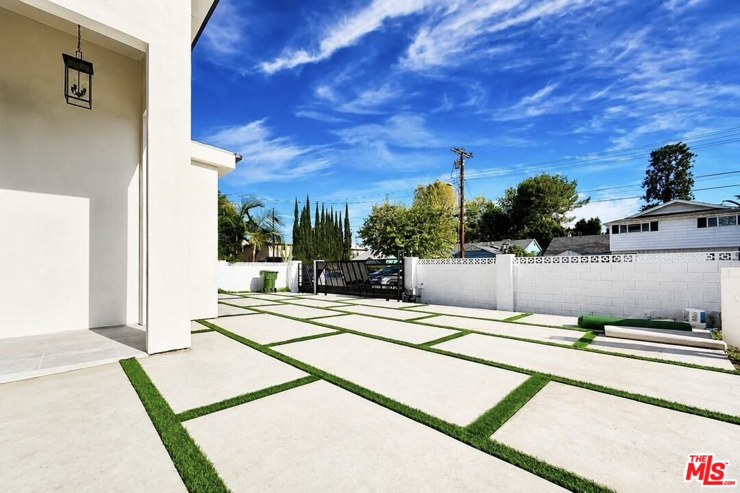 6723 Sunnyslope Ave