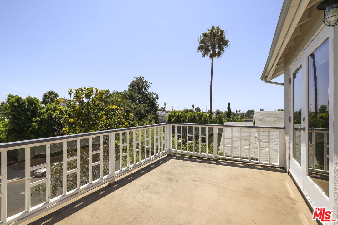 727 N La Fayette Park Pl Unit: 2