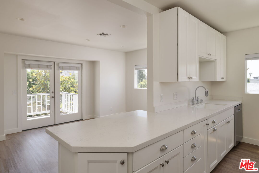 727 N La Fayette Park Pl Unit: 2