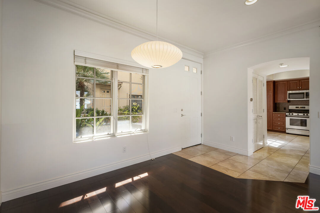 851 N San Vicente Blvd Unit: 102
