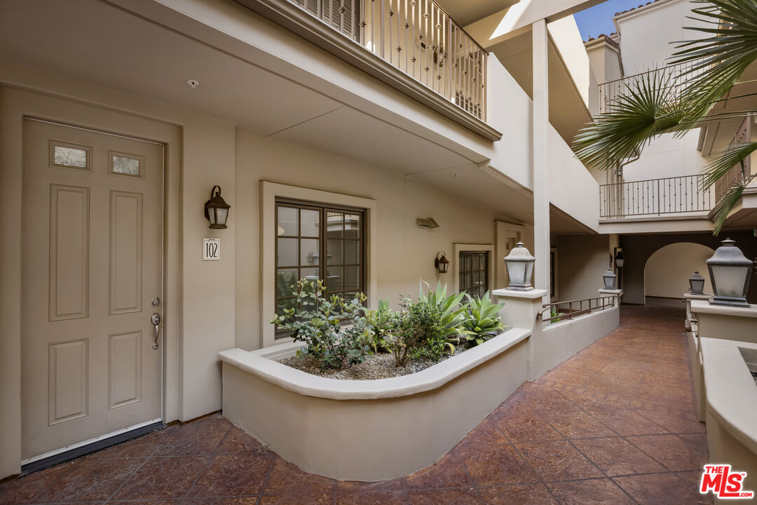 851 N San Vicente Blvd Unit: 102
