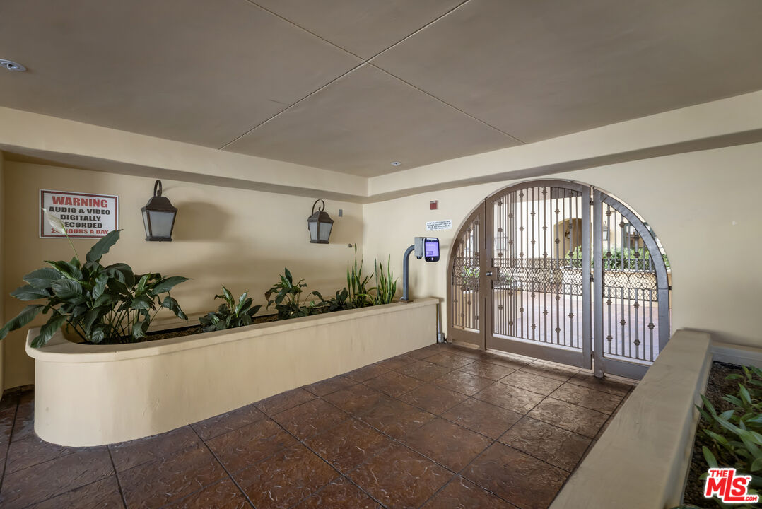 851 N San Vicente Blvd Unit: 102
