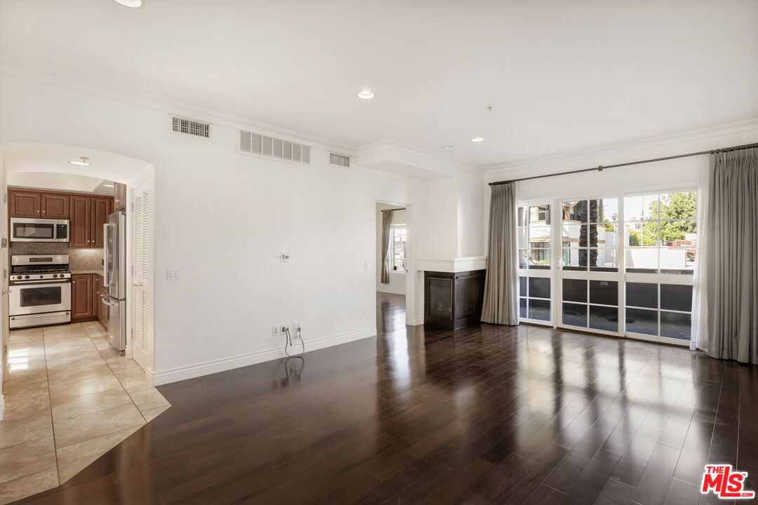 851 N San Vicente Blvd Unit: 102
