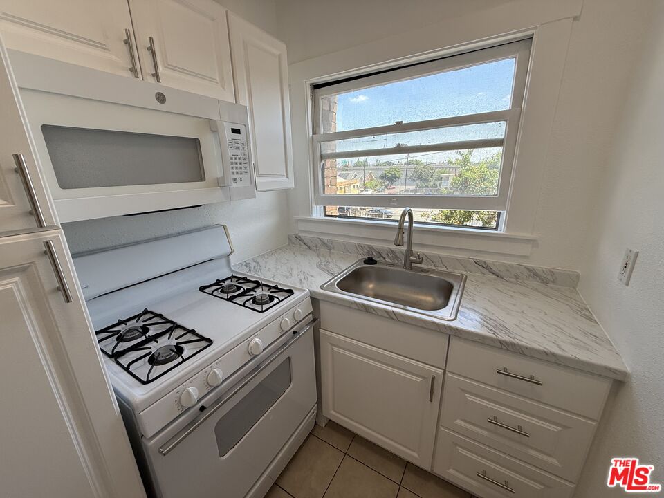 4125 S Figueroa St Unit: 302
