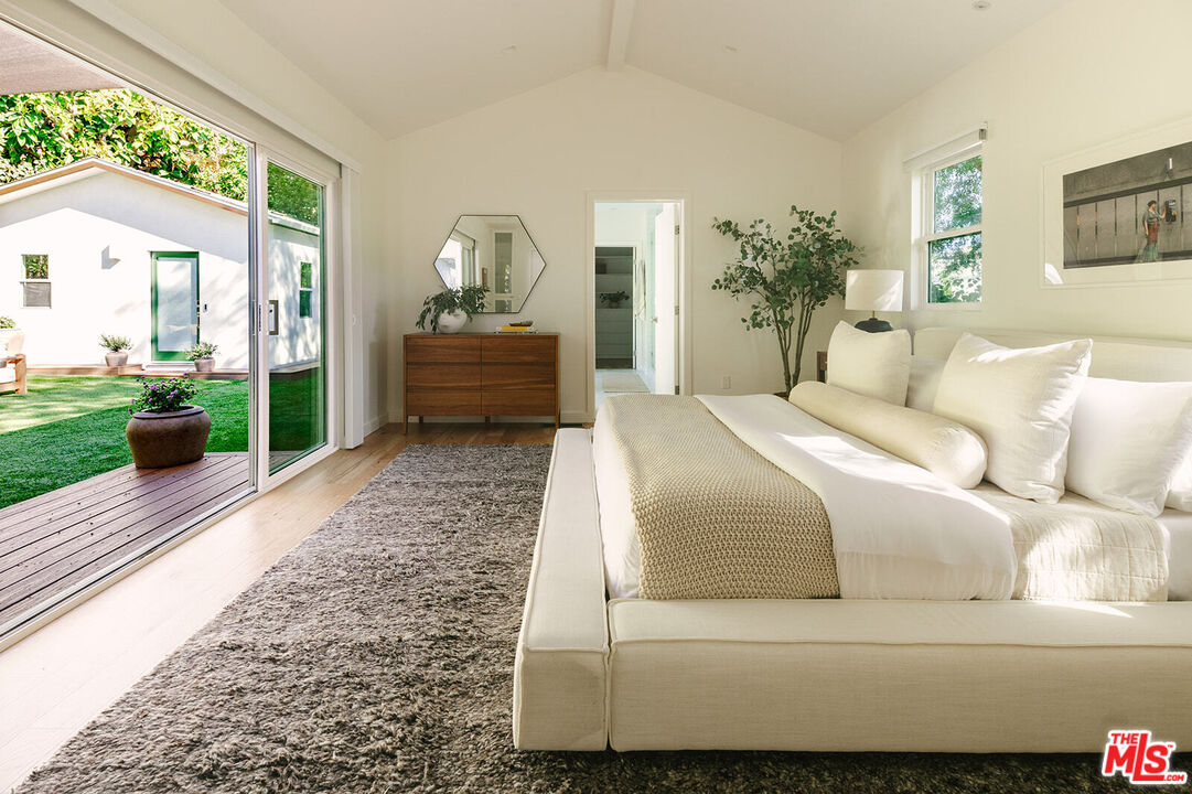 10346 Ilona Ave