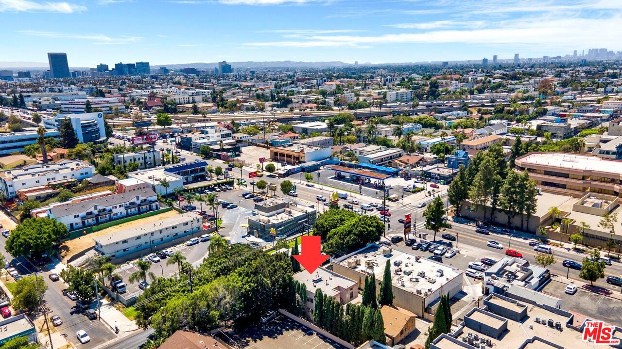 4149 Melrose Ave