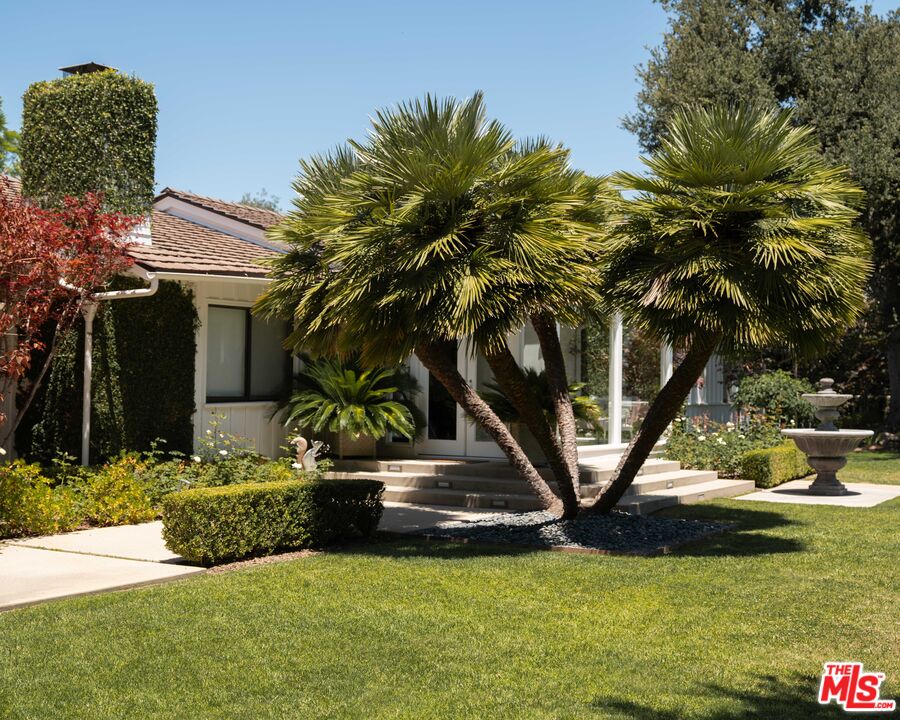 880 Canterbury Rd