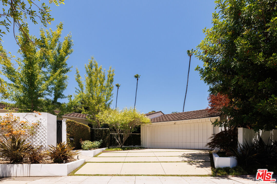880 Canterbury Rd