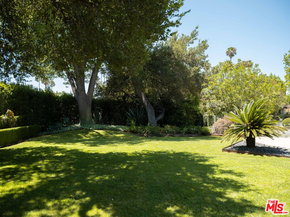 880 Canterbury Rd