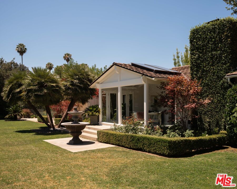 880 Canterbury Rd