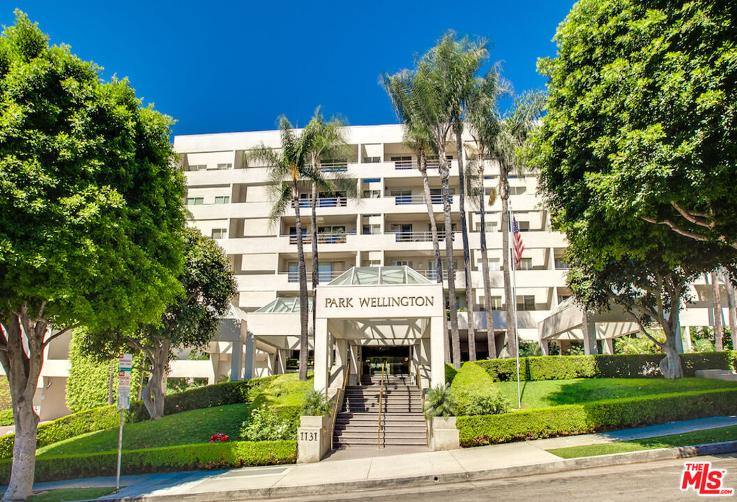 1131 Alta Loma Rd Unit: 602