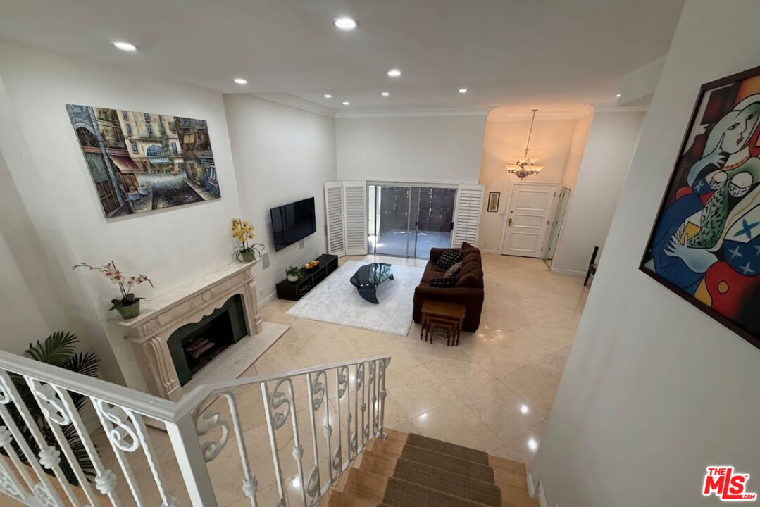 1131 Alta Loma Rd Unit: 602