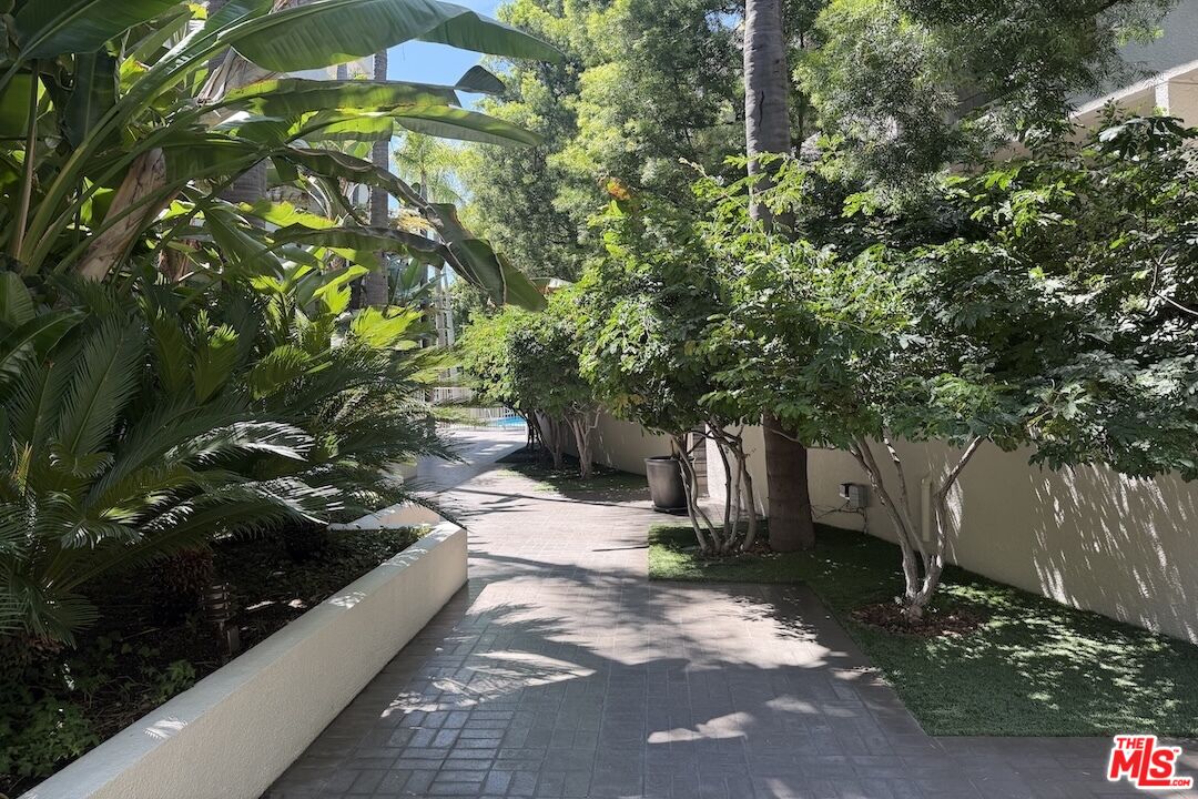 1131 Alta Loma Rd Unit: 602