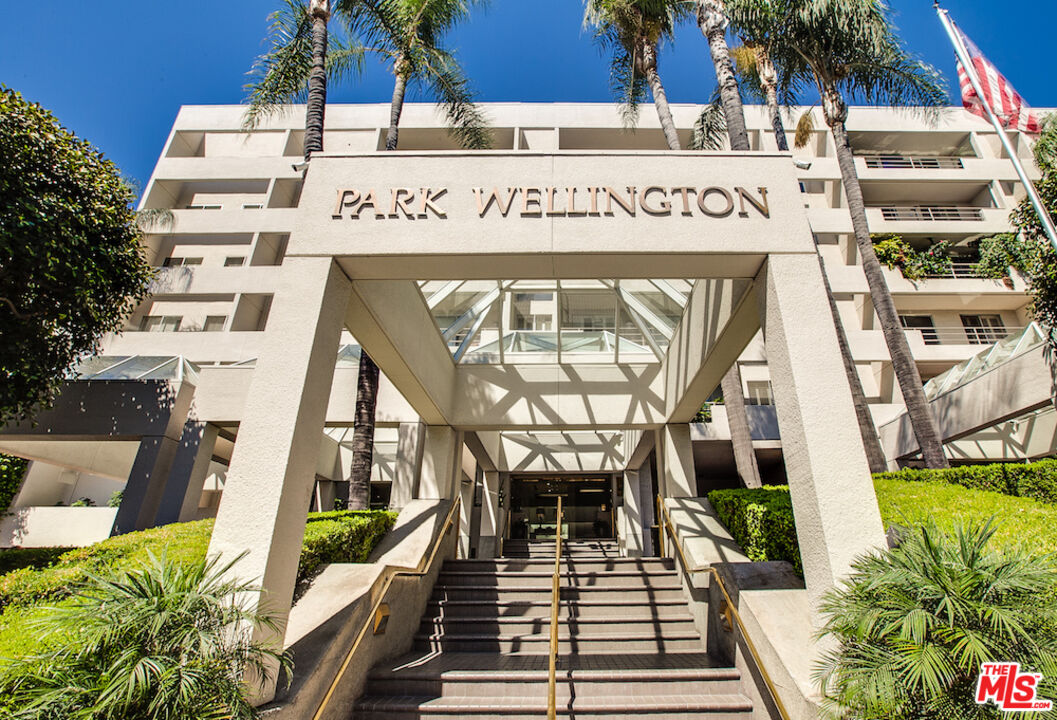 1131 Alta Loma Rd Unit: 602