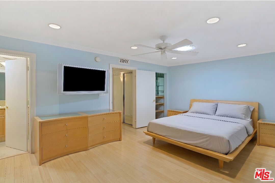 1131 Alta Loma Rd Unit: 602