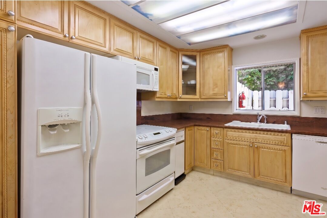 1131 Alta Loma Rd Unit: 602