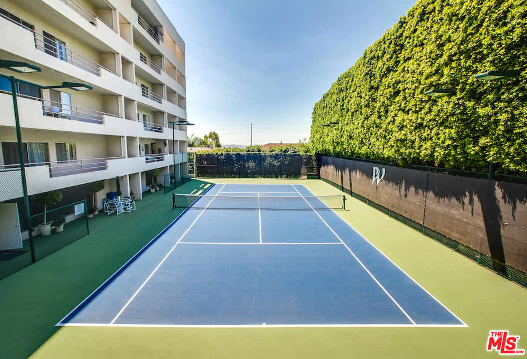 1131 Alta Loma Rd Unit: 602