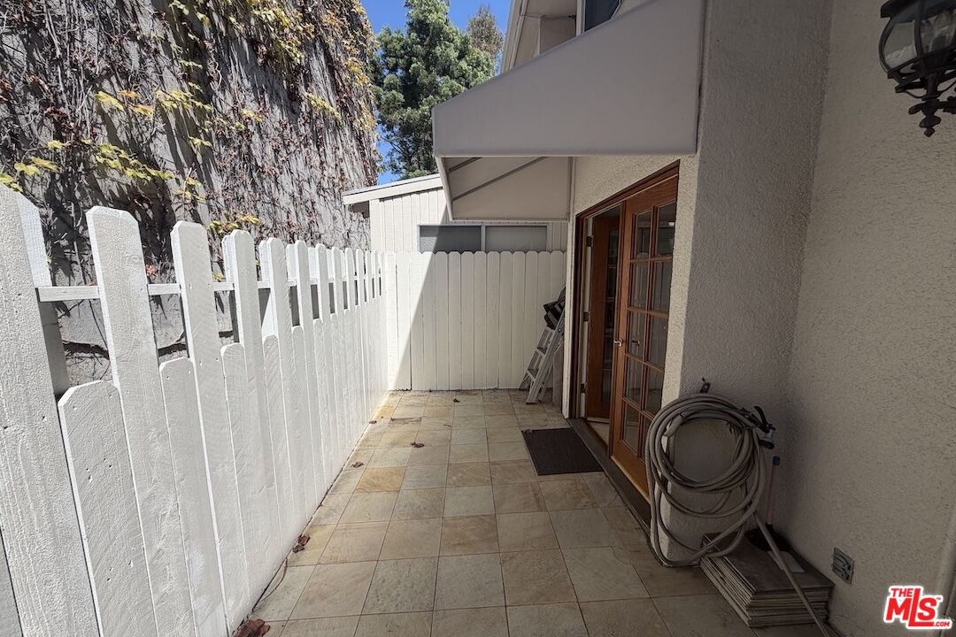1131 Alta Loma Rd Unit: 602