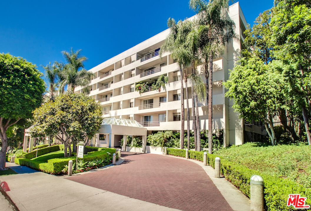 1131 Alta Loma Rd Unit: 602