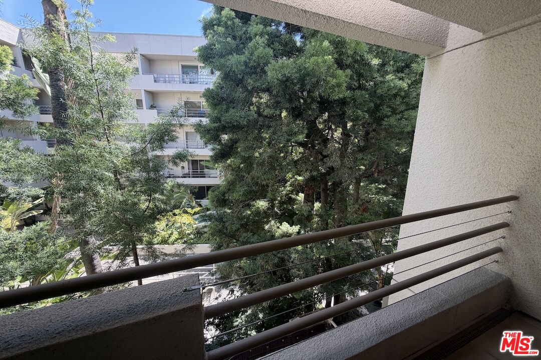 1131 Alta Loma Rd Unit: 602