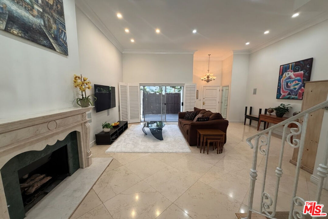 1131 Alta Loma Rd Unit: 602