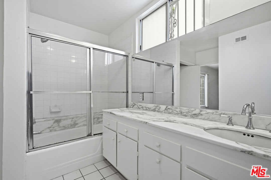 837 S Windsor Blvd Unit: 6