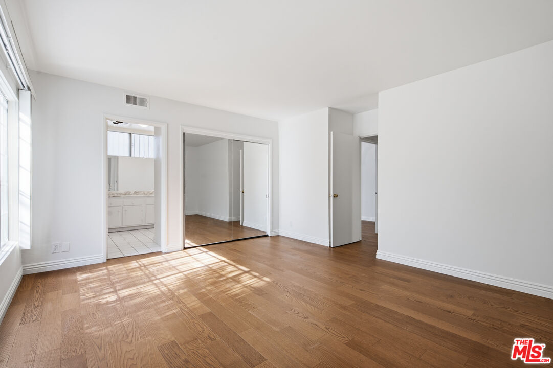 837 S Windsor Blvd Unit: 6