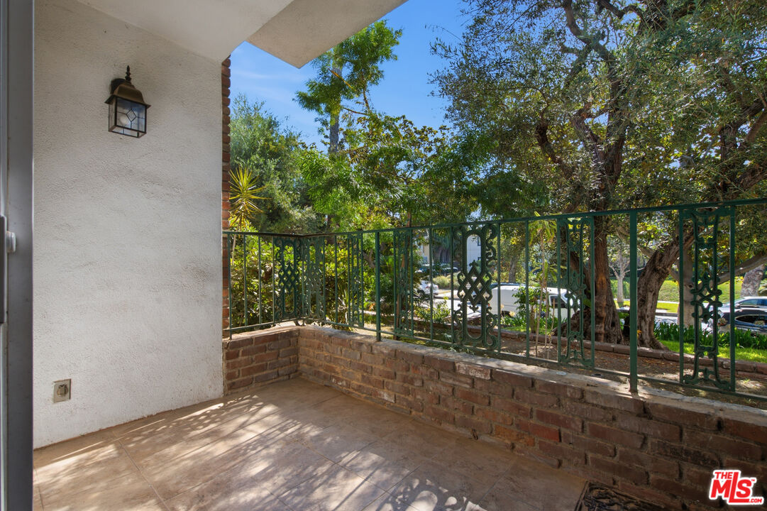 837 S Windsor Blvd Unit: 6