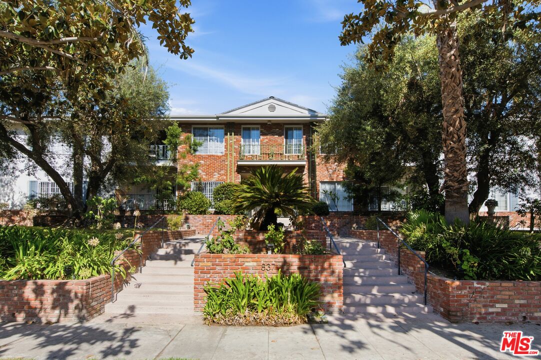 837 S Windsor Blvd Unit: 6