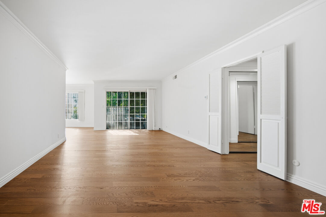 837 S Windsor Blvd Unit: 6