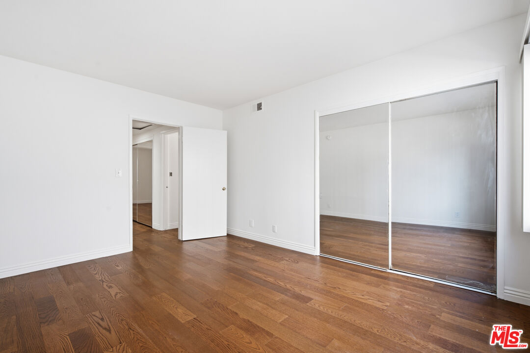 837 S Windsor Blvd Unit: 6