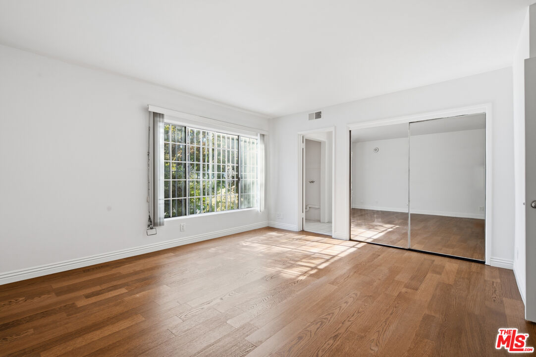 837 S Windsor Blvd Unit: 6