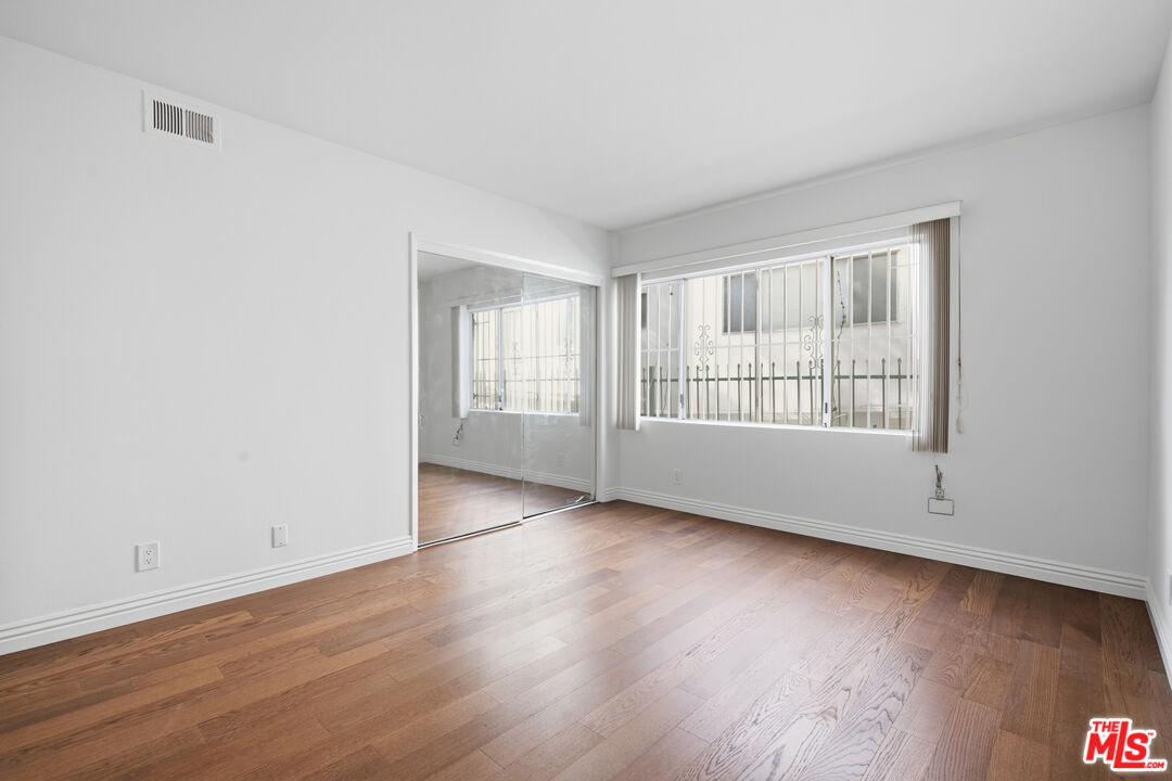 837 S Windsor Blvd Unit: 6