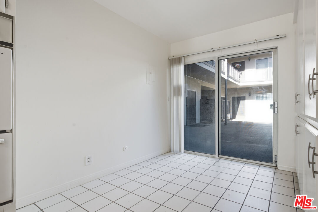 837 S Windsor Blvd Unit: 6