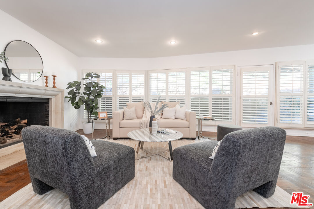2559 Hutton Dr