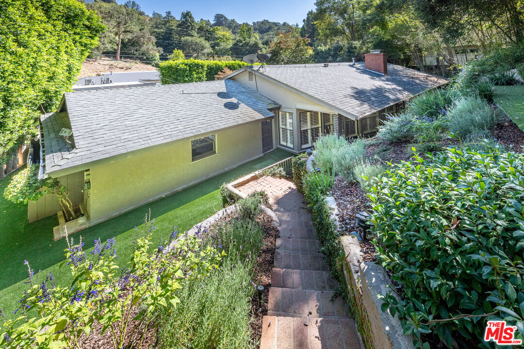 2559 Hutton Dr