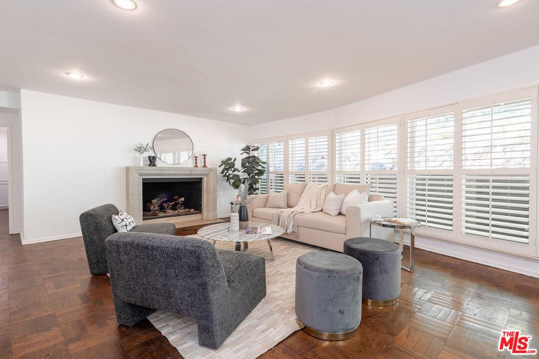 2559 Hutton Dr