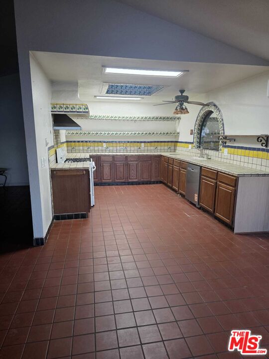 17320 Grand Ave