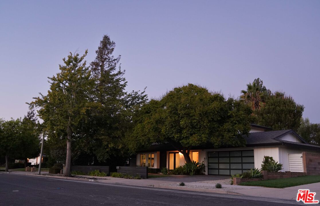 250 Lupe Ave