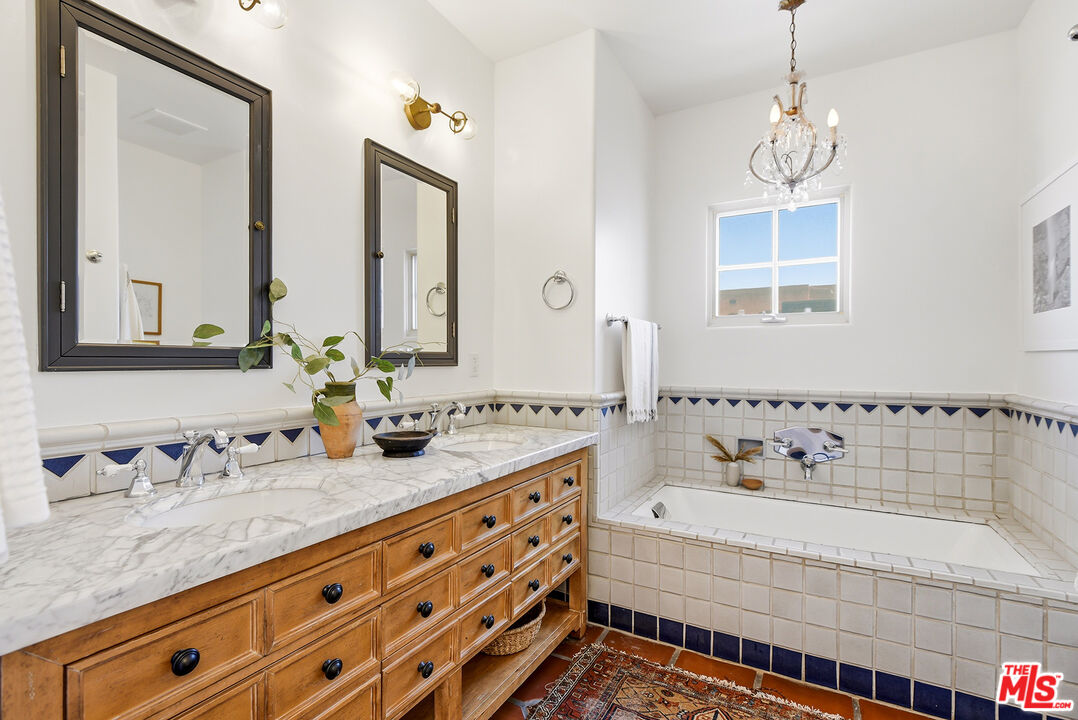 1414 N Harper Ave Unit: 10